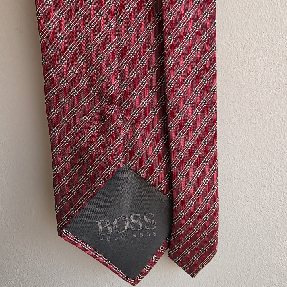 BOSS Hugo Boss Red Geometric Diagonal Stripe Silk Tie | Made in Italy - Picture 7 of 14